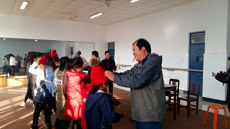 志愿暖冬 文化潤(rùn)心——學(xué)校團(tuán)委組織開(kāi)展冬日送溫暖及文化藝術(shù)交流活動(dòng)